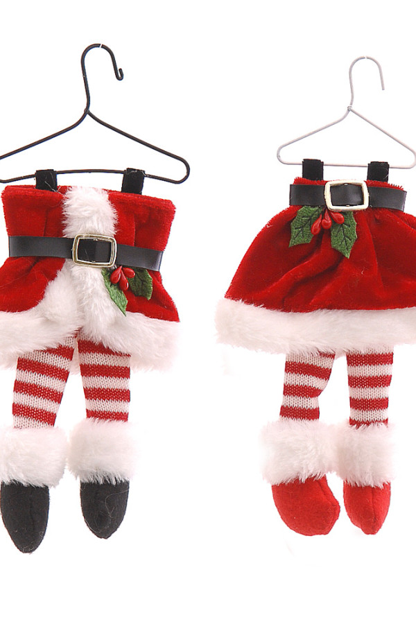 Η στολή του Άγιου Βασίλη σε κρεμάστρα